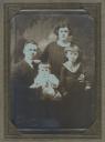 kassfamilycirca1923.jpg